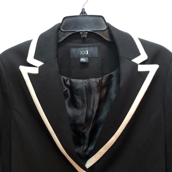 Forever XXI Black and White Blazer - Picture 5 of 8